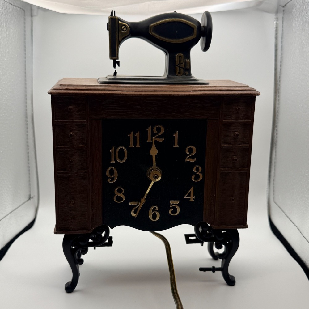 Vintage Spartus Sewing Machine Novelty Electric Desk Clock 4587 Made in USA